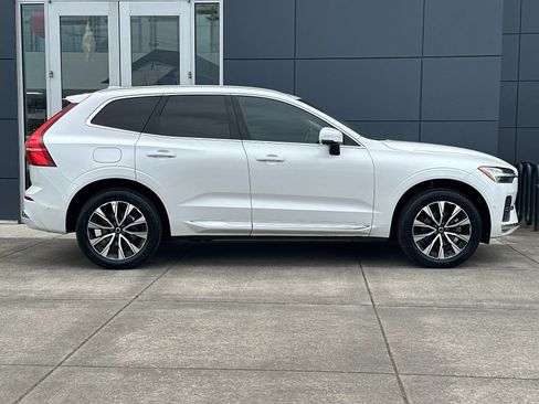Used 2023 Volvo XC60 B5 Plus AWD/4WD image 2