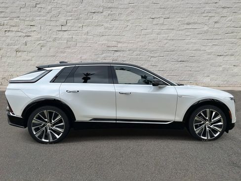 New 2025 Cadillac Lyriq Luxury image 6
