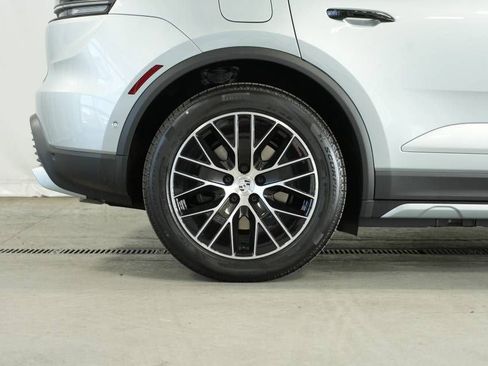 Certified 2025 Porsche Macan 4 Electric AWD/4WD image 41