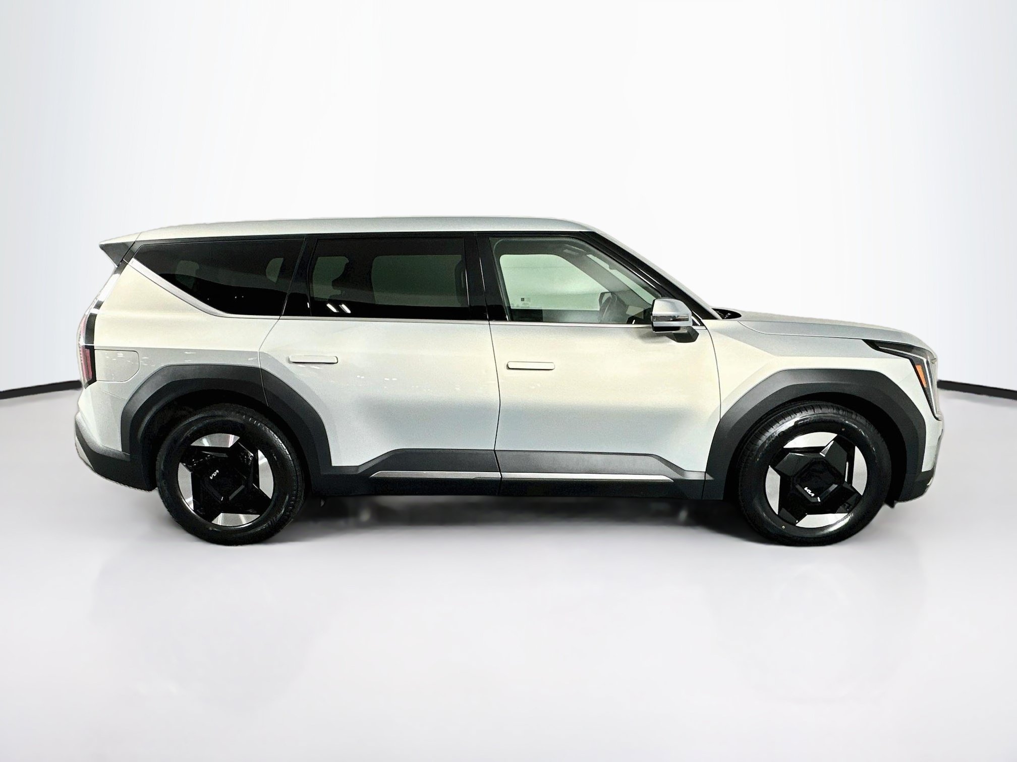 Used 2024 Kia EV9 Light Long Range RWD image 10