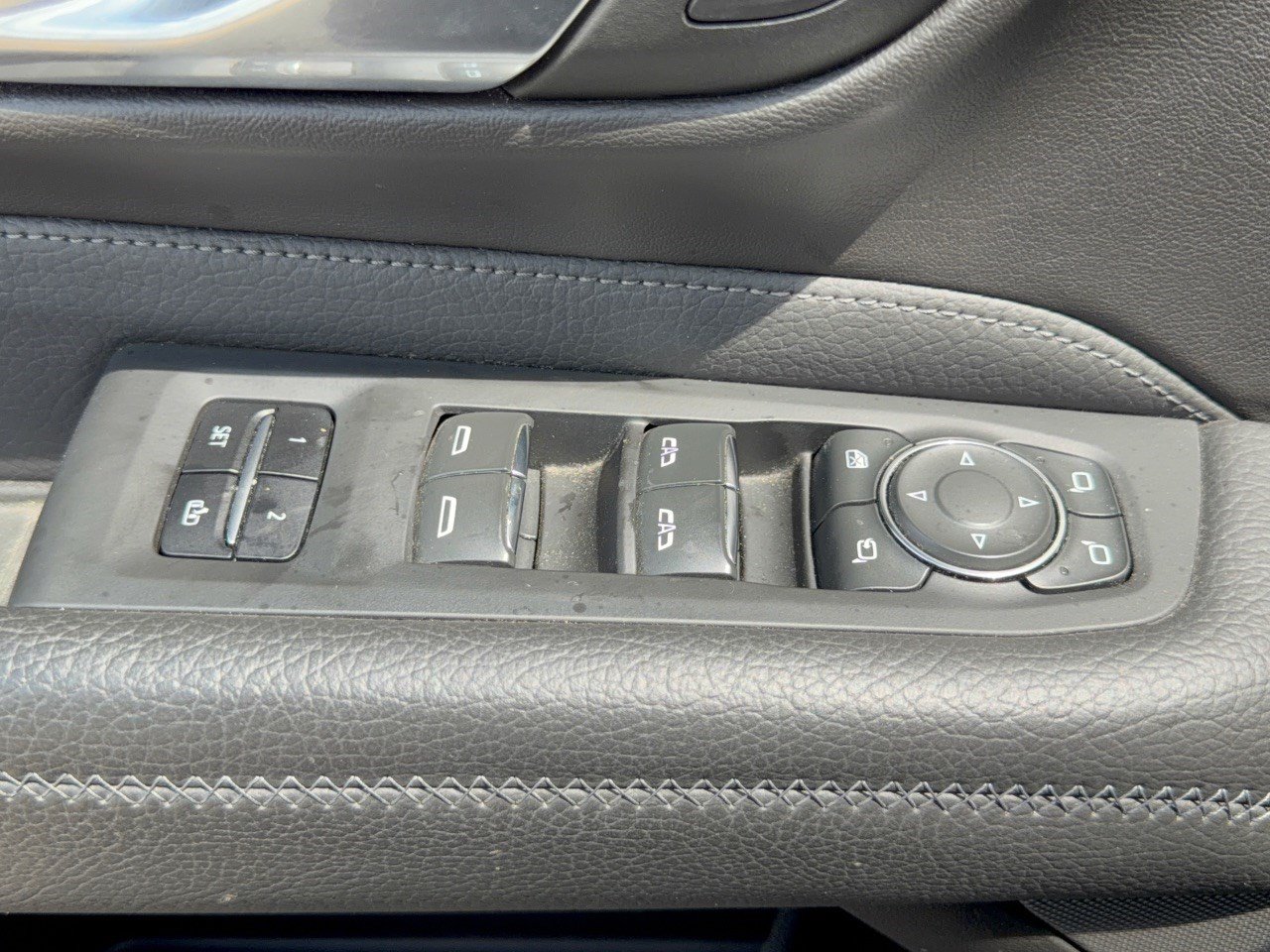 Used 2023 GMC Yukon Denali RWD image 15