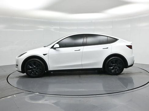 Used 2025 Tesla Model Y Long Range image 27