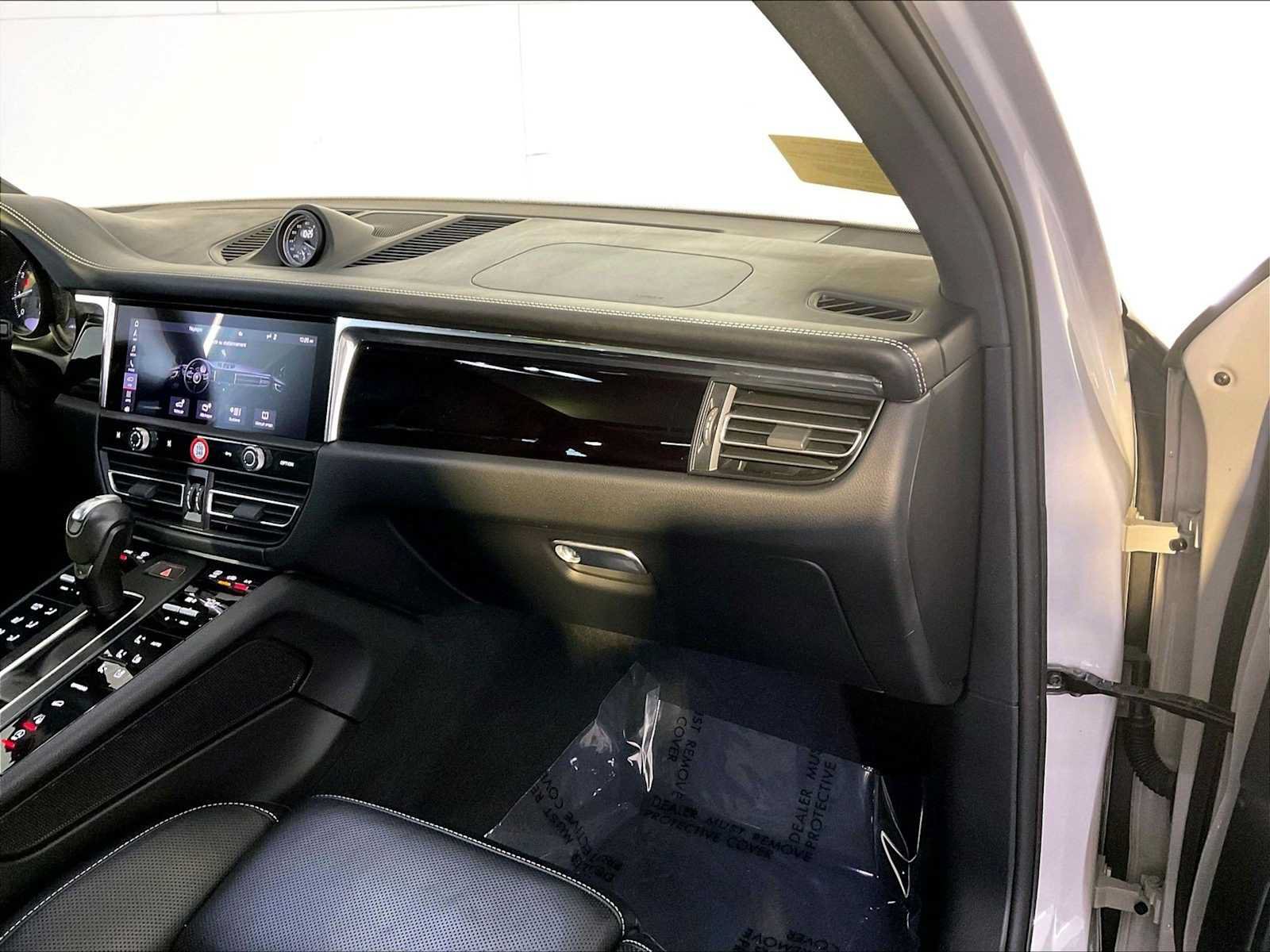 Certified 2025 Porsche Macan Turbo w/ Premium Package Plus AWD/4WD image 22