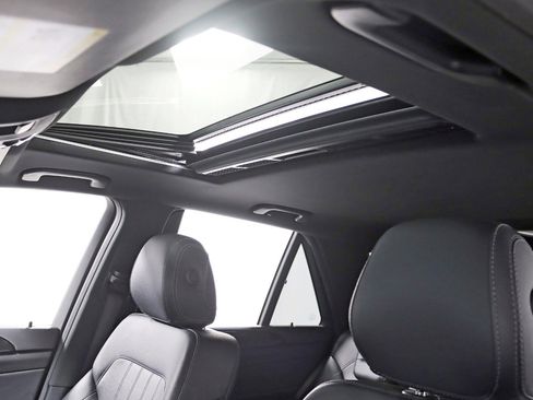 Used 2018 Mercedes-Benz GLE 350 4MATIC w/ Premium 2 Package image 32