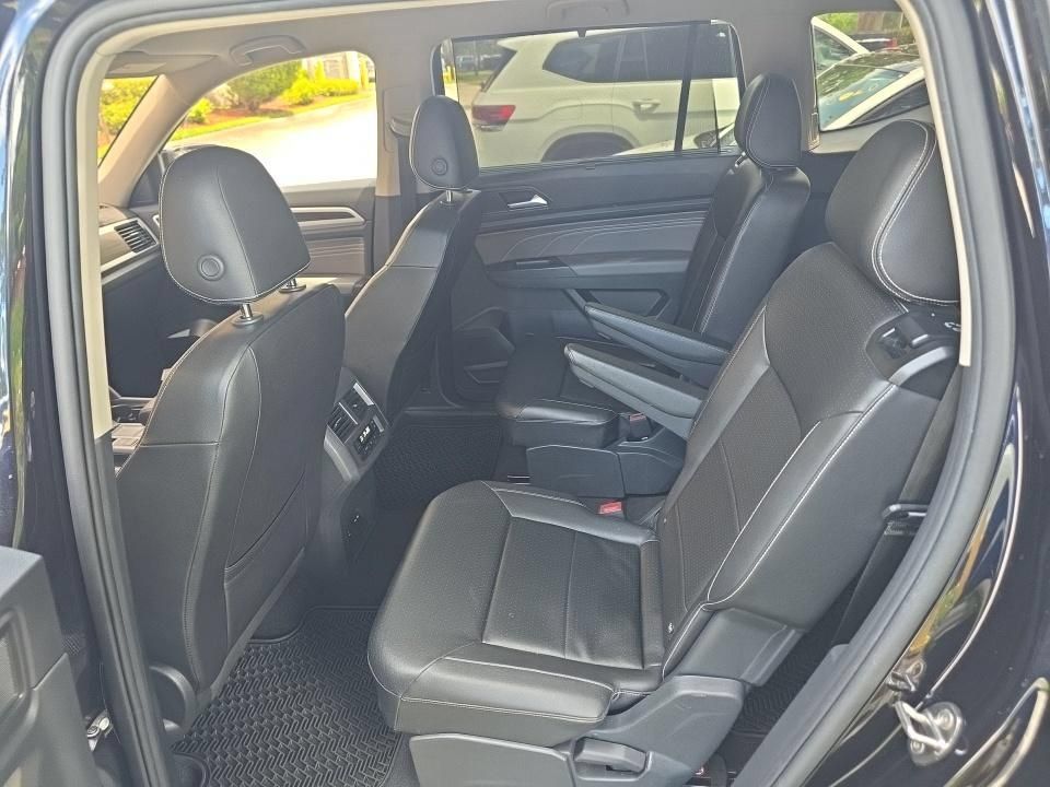 Used 2023 Volkswagen Atlas SE w/ Black Wheel Package FWD image 7