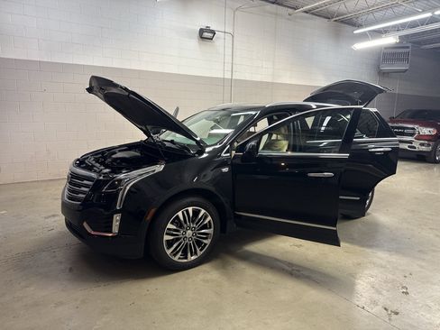 Used 2017 Cadillac XT5 Premium Luxury AWD/4WD image 11