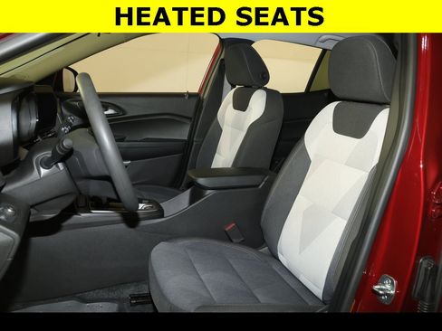 Used 2024 Chevrolet Trax LS w/ LS Convenience Package image 3