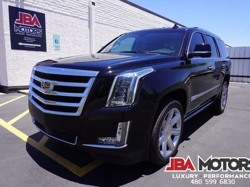 Used 2018 Cadillac Escalade Premium Luxury AWD/4WD image 10