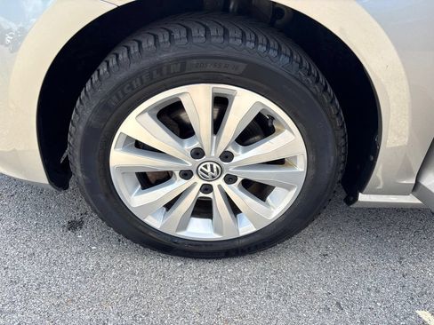 Used 2017 Volkswagen Golf S AWD/4WD image 11