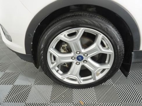 Used 2019 Ford Escape Titanium image 16