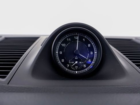 Certified 2024 Porsche Macan image 14