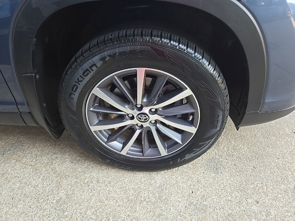 Used 2019 Toyota Highlander XLE FWD image 24