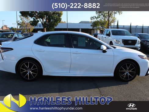 Used 2021 Toyota Camry SE image 6