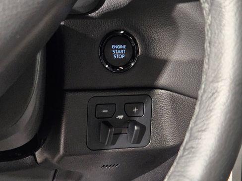 Used 2025 Toyota Tundra Limited AWD/4WD image 33