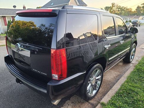 Used 2010 Cadillac Escalade Premium image 7