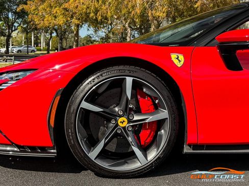 Used 2023 Ferrari SF90 Spider image 39