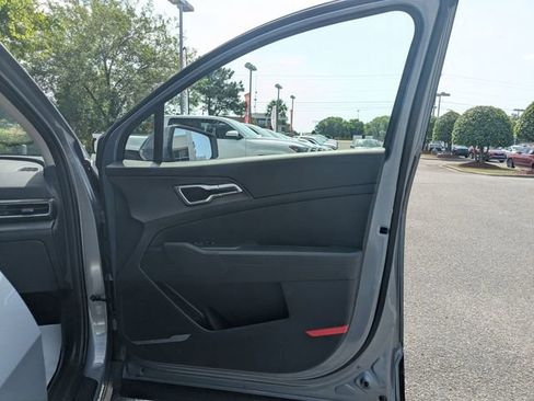 Used 2025 Kia Sportage LX FWD image 31
