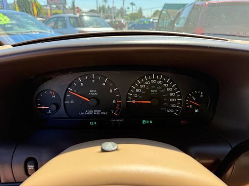 Used 1997 Chrysler Town & Country LXi image 28