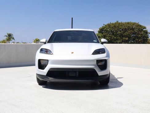 Certified 2025 Porsche Macan 4 Electric AWD/4WD image 5