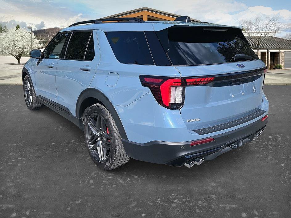 Used 2025 Ford Explorer ST AWD/4WD image 6