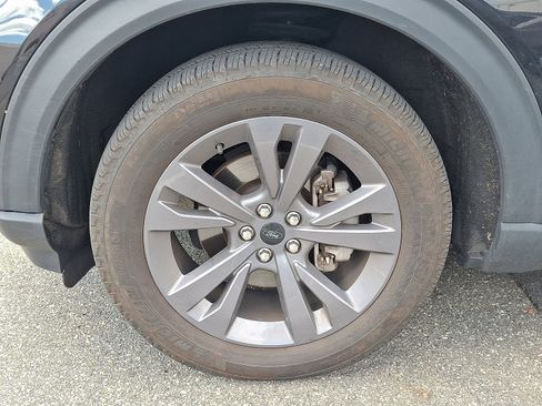 Used 2023 Ford Explorer XLT w/ Equipment Group 202A image 3