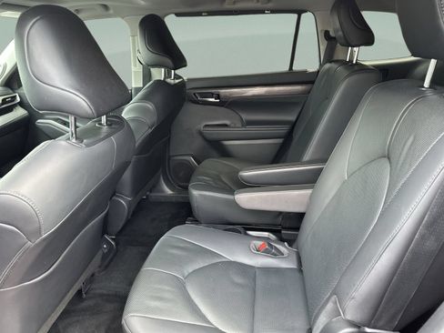 Used 2021 Toyota Highlander Limited FWD image 22