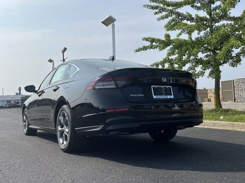 Used 2023 Honda Accord EX image 4