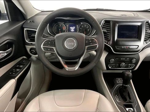 Used 2020 Jeep Cherokee Latitude Plus w/ Comfort/Convenience Group FWD image 6