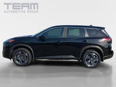 Used 2024 Nissan Rogue SV image 4