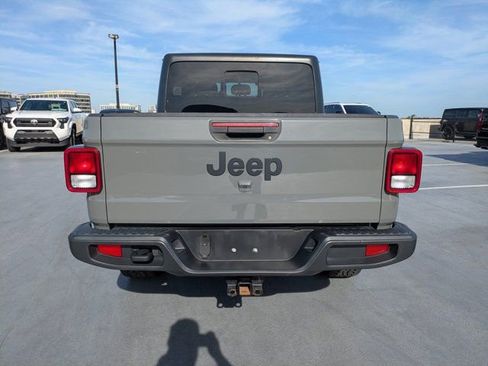 Used 2021 Jeep Gladiator Sport image 4
