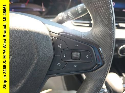Used 2025 Chevrolet Trax LT FWD image 30
