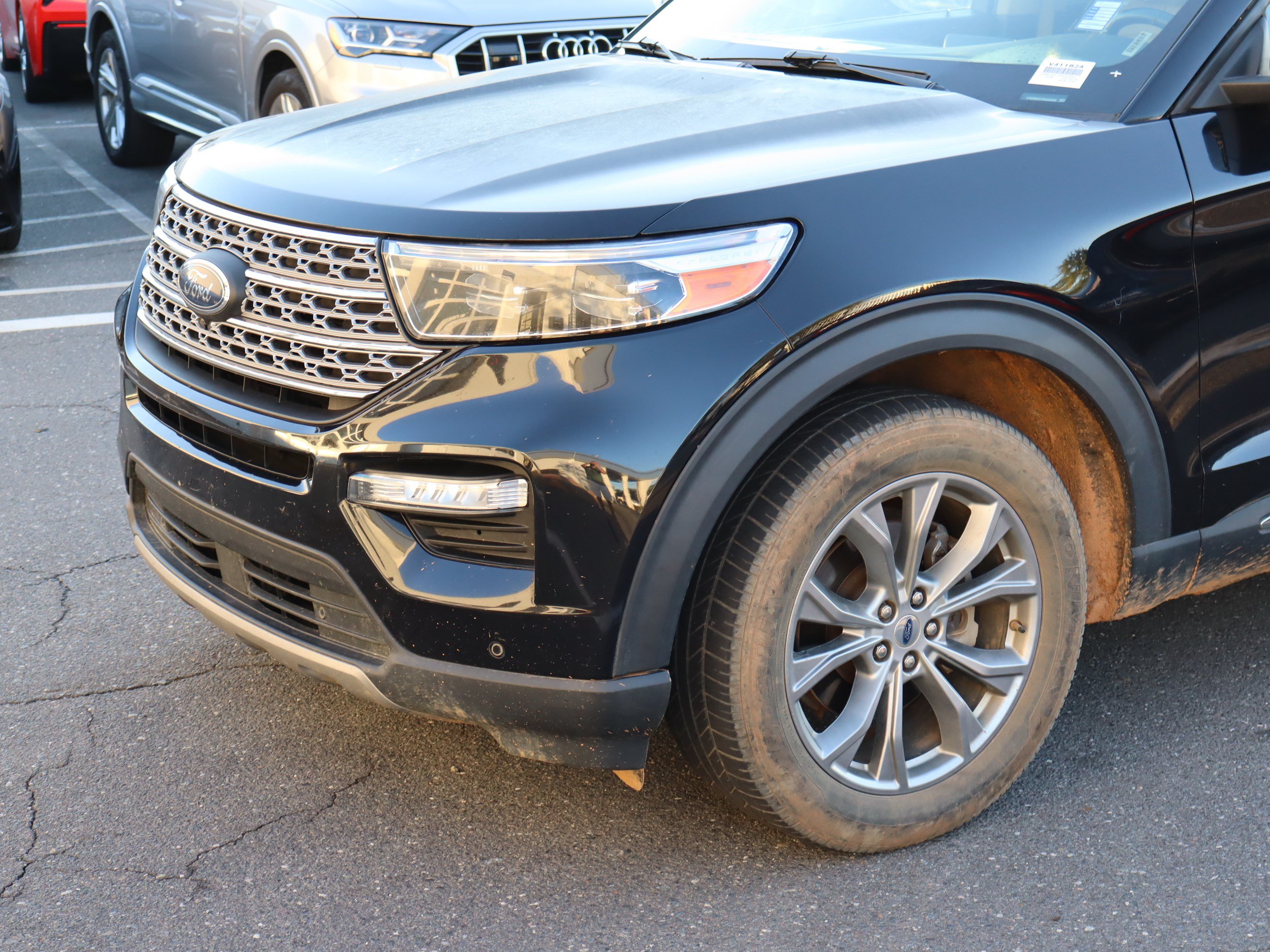 Used 2023 Ford Explorer Limited AWD/4WD image 6