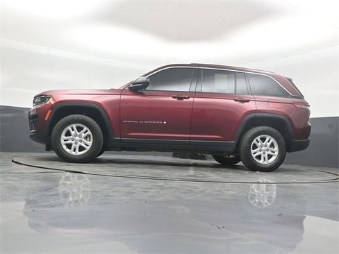 Used 2023 Jeep Grand Cherokee Laredo image 43