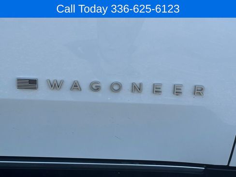Used 2025 Jeep Wagoneer L Series III w/ Premium Group I AWD/4WD image 12
