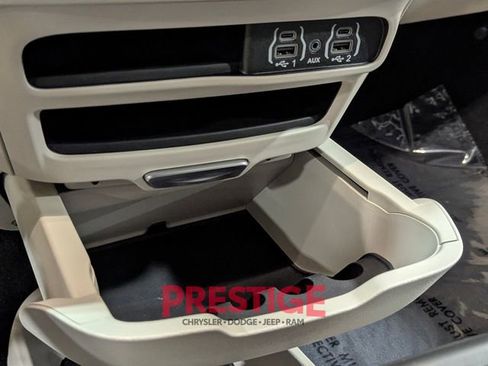 Used 2024 Chrysler Pacifica Touring-L image 22