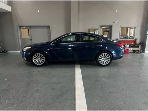 Used 2011 Buick Regal CXL image 1