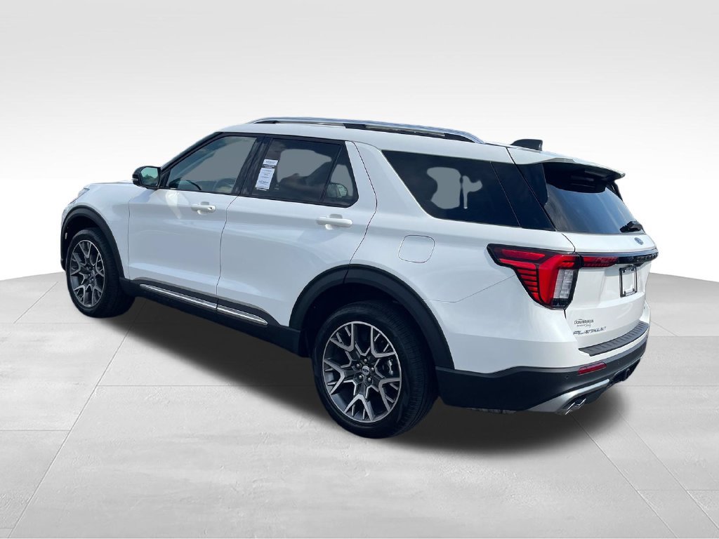 Used 2025 Ford Explorer Platinum w/ Ultimate Package AWD/4WD image 3
