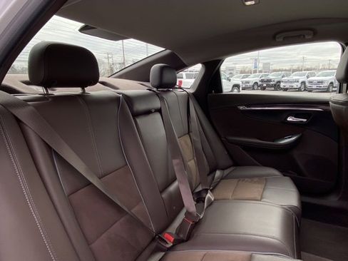 Used 2015 Chevrolet Impala LT w/ Convenience Package image 24