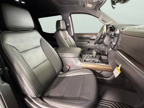 Used 2024 Chevrolet Silverado 1500 LT Trail Boss w/ LT Trail Boss Premium Package AWD/4WD image 34