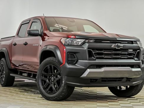 Used 2025 Chevrolet Colorado Trail Boss AWD/4WD image 1