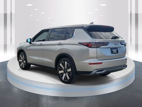 New 2026 Mitsubishi Outlander SE image 4