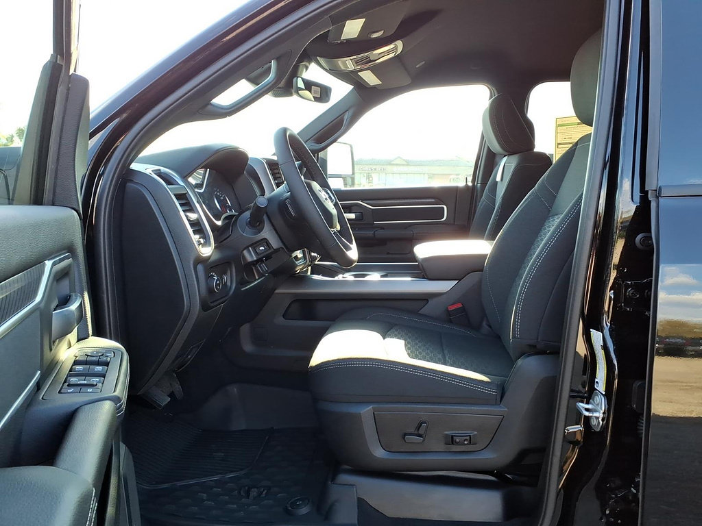 New 2027 RAM 3500 Big Horn AWD/4WD image 13