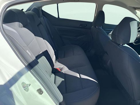 Used 2025 Nissan Altima 2.5 S image 9