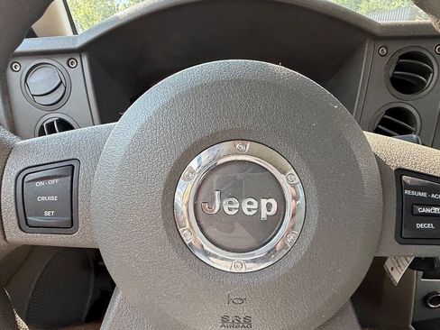 Used 2006 Jeep Commander 2WD image 80
