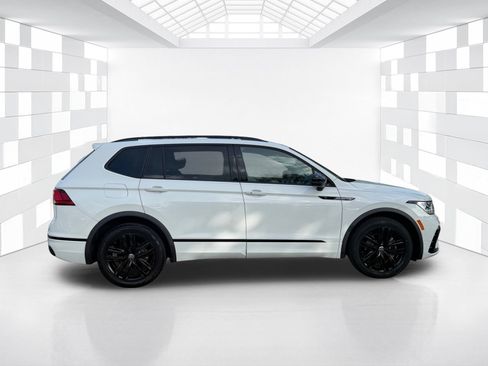 Used 2022 Volkswagen Tiguan SE R-Line FWD image 8