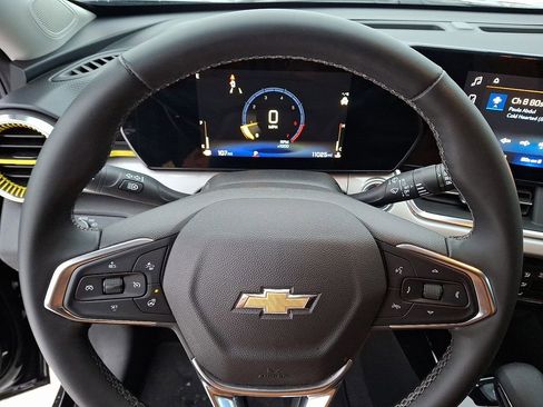 Used 2024 Chevrolet Trax LT w/ Driver Confidence Package image 18