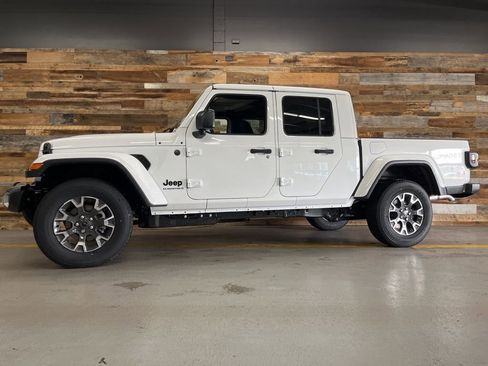 New 2026 Jeep Gladiator Sahara image 50