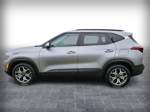 Used 2022 Kia Seltos EX image 4