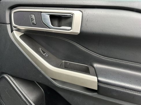 Used 2022 Ford Explorer XLT image 31