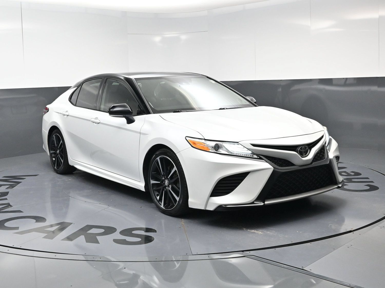 Used 2020 Toyota Camry XSE FWD image 2